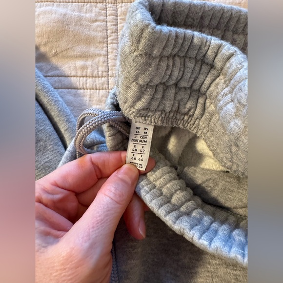 Women’s Adidas sweats, medium - Picture 5 of 8